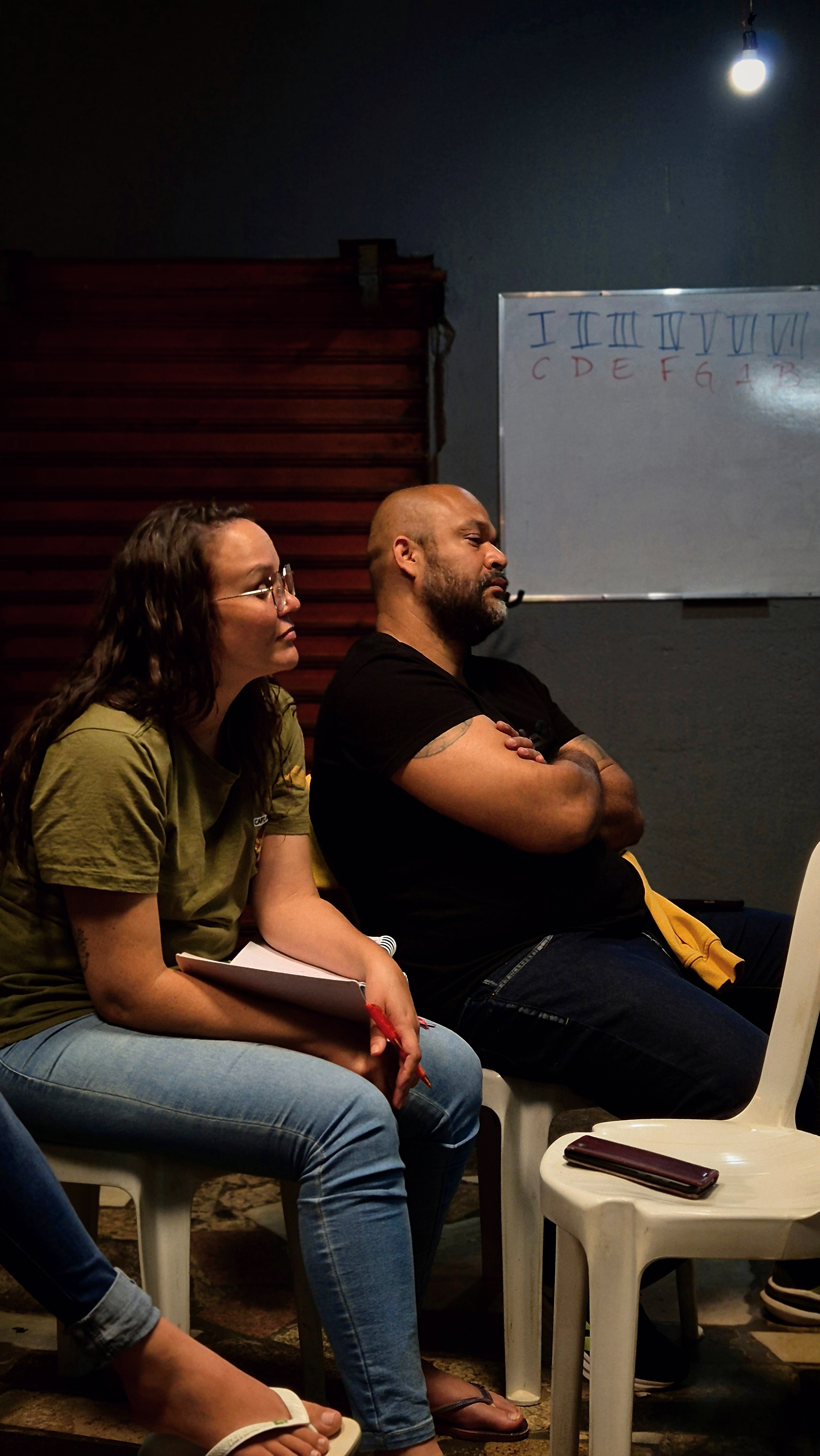 Participantes reunidos para o discipulado da Igreja A Caverna