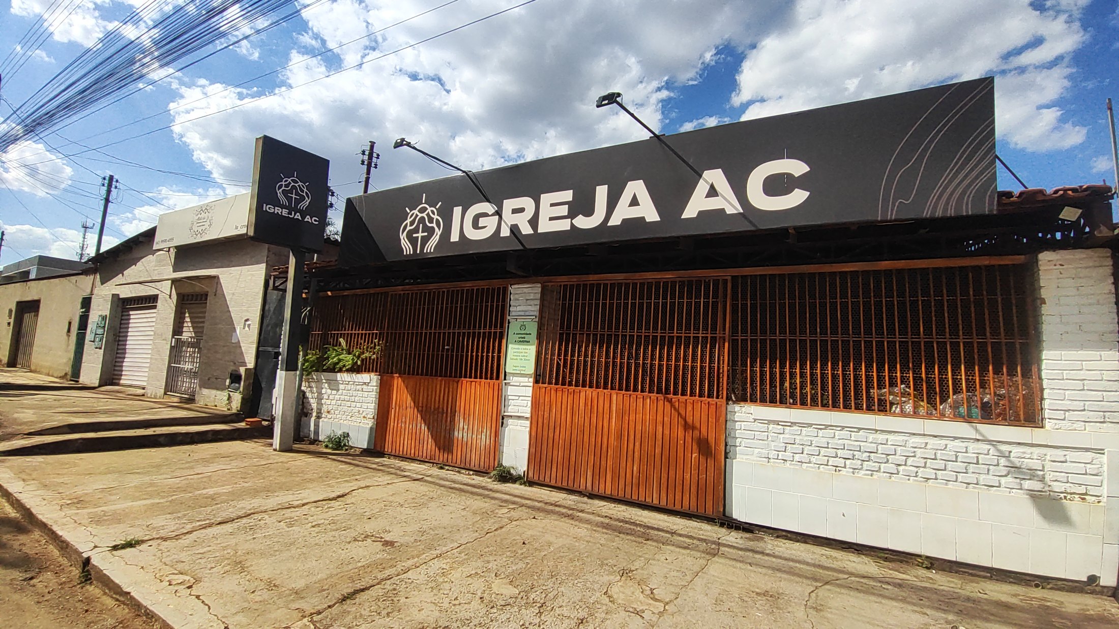 Fachada da Igreja A Caverna