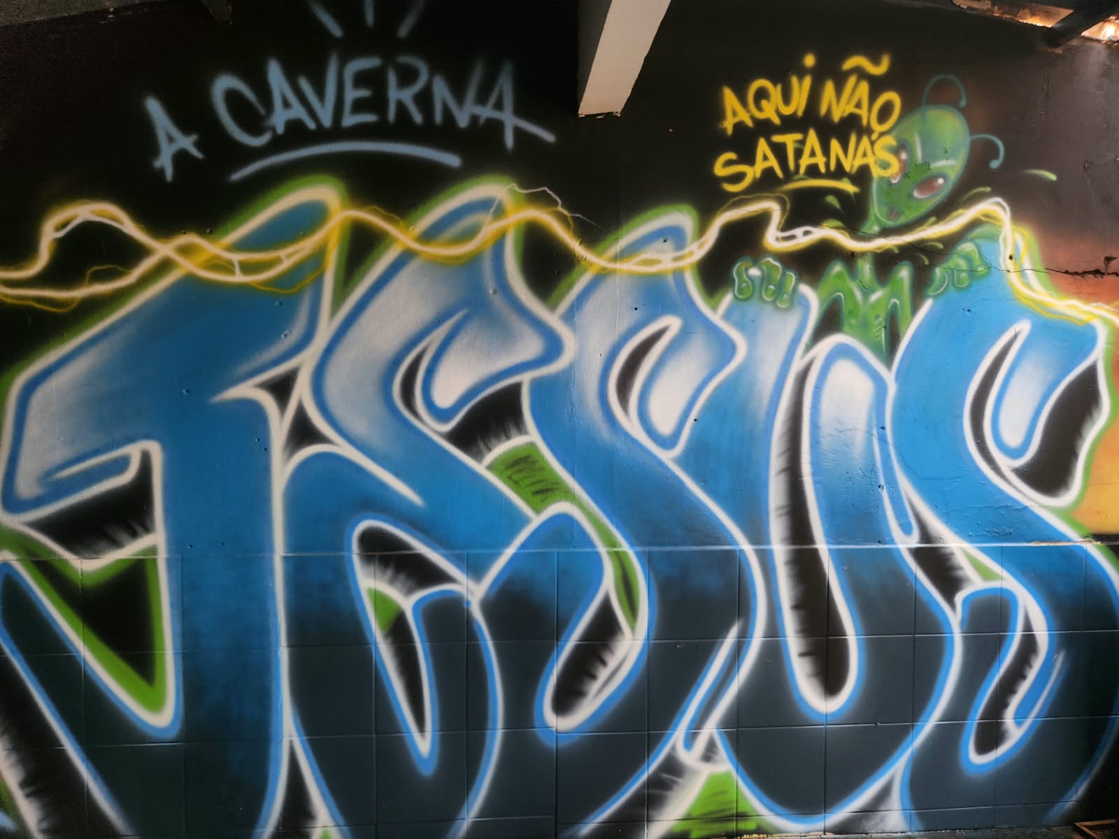 Grafite de Jesus na Igreja A Caverna